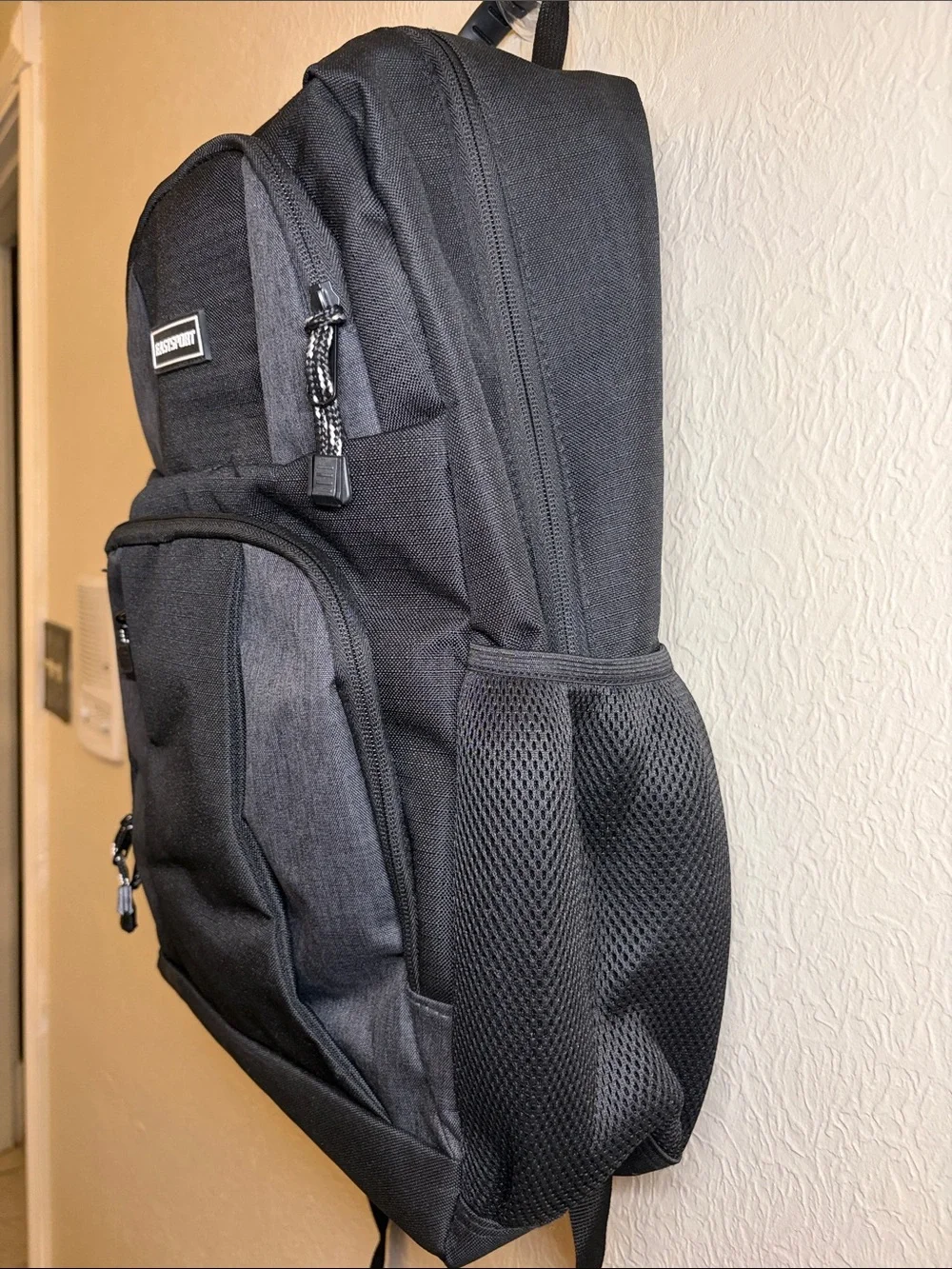 EASTSPORT Men's Black & Gray Everyday Laptop Backpack